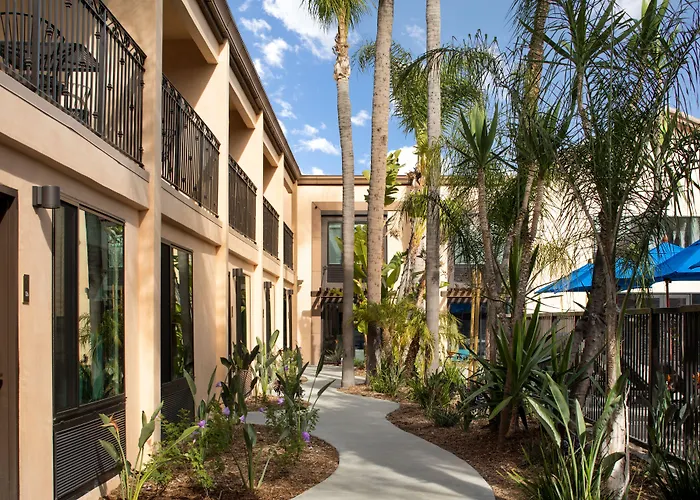 Hotels near Long Beach